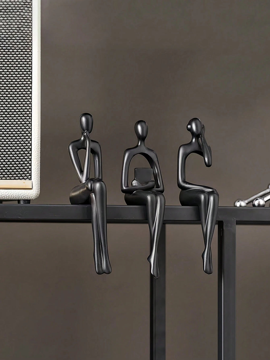 Abstracte Zwarte Sculpturen - The Silent Trio